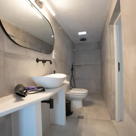 Traditional White House Dhragoulas