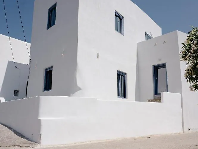 Holiday home Traditional White House